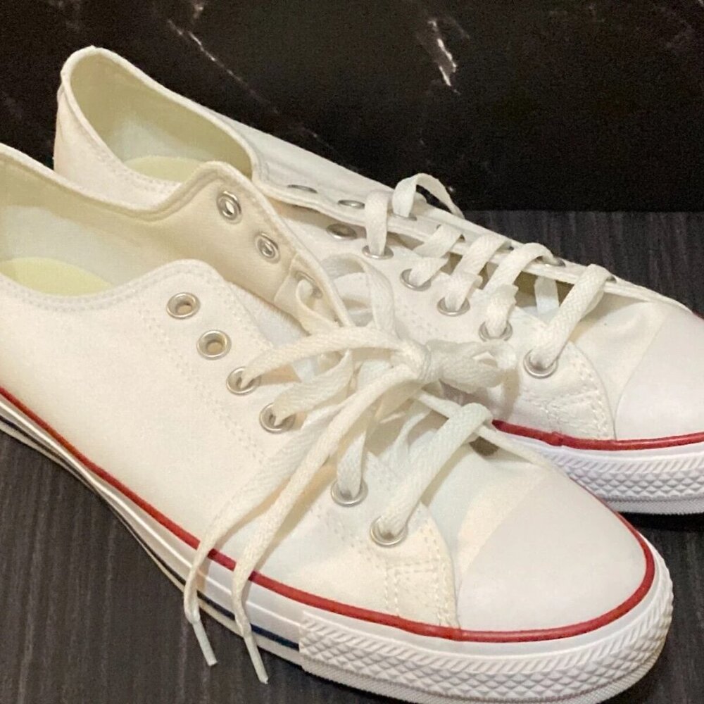 Converse Chuck Taylor Classic All Star Low Top Sneakers, Optical White Sz 9